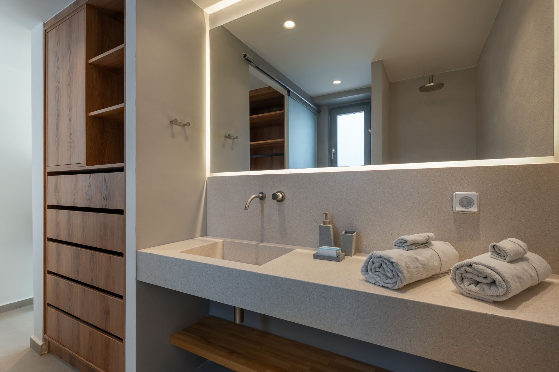 Villa Dabet and Guest House