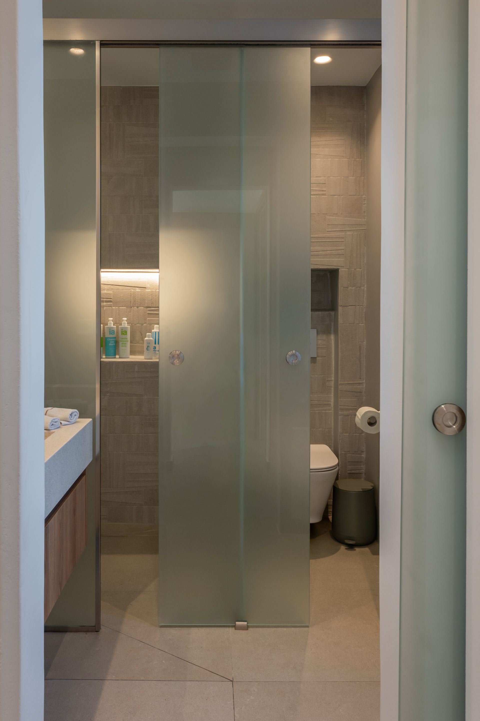 Villa Dabet and Guest House