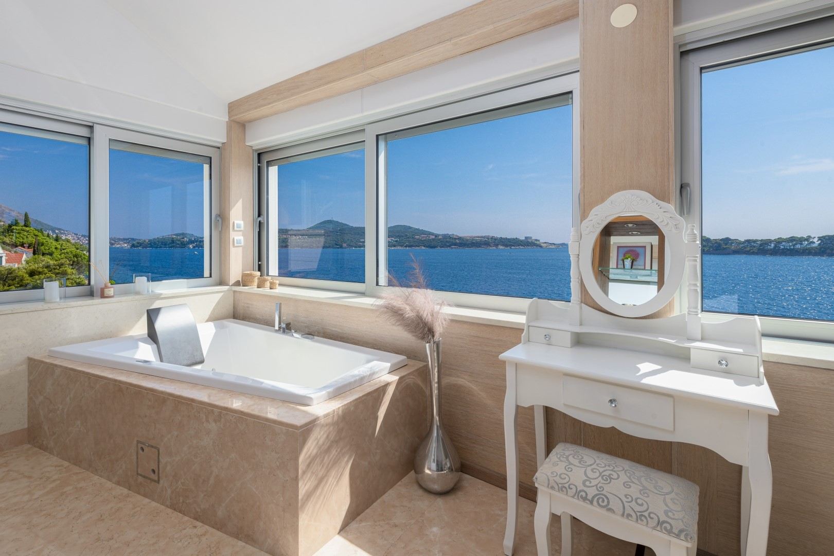 Villa Lux Life