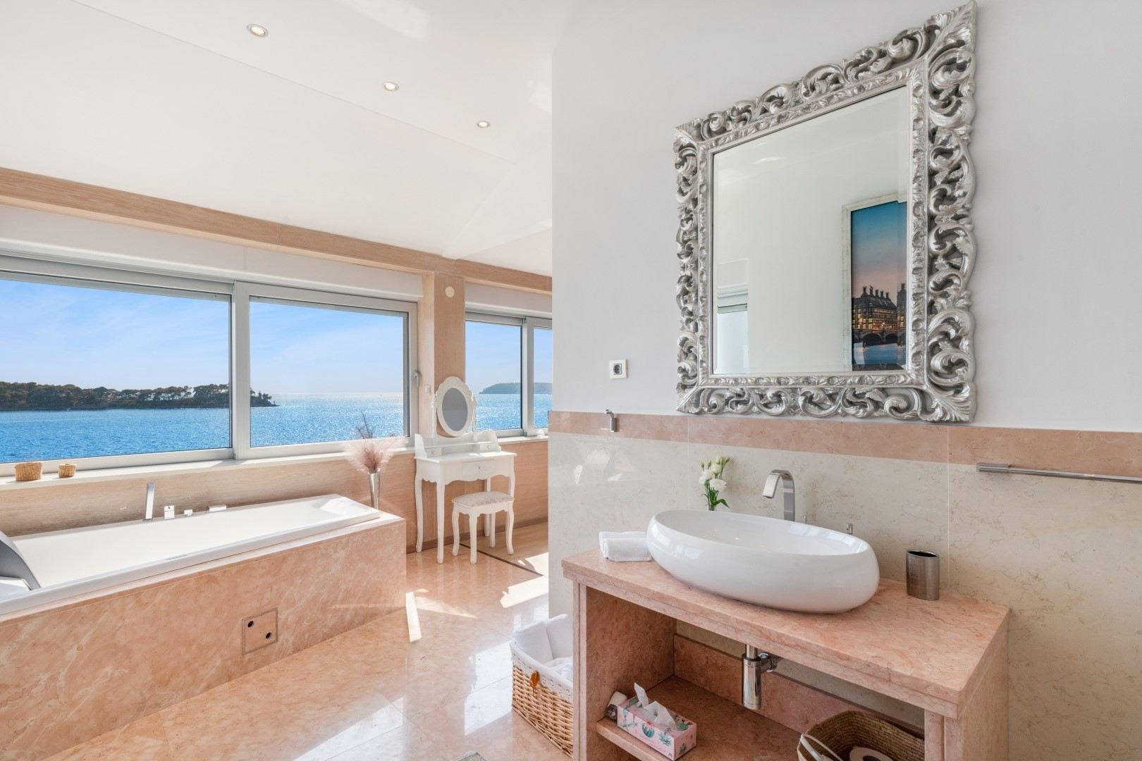 Villa Lux Life