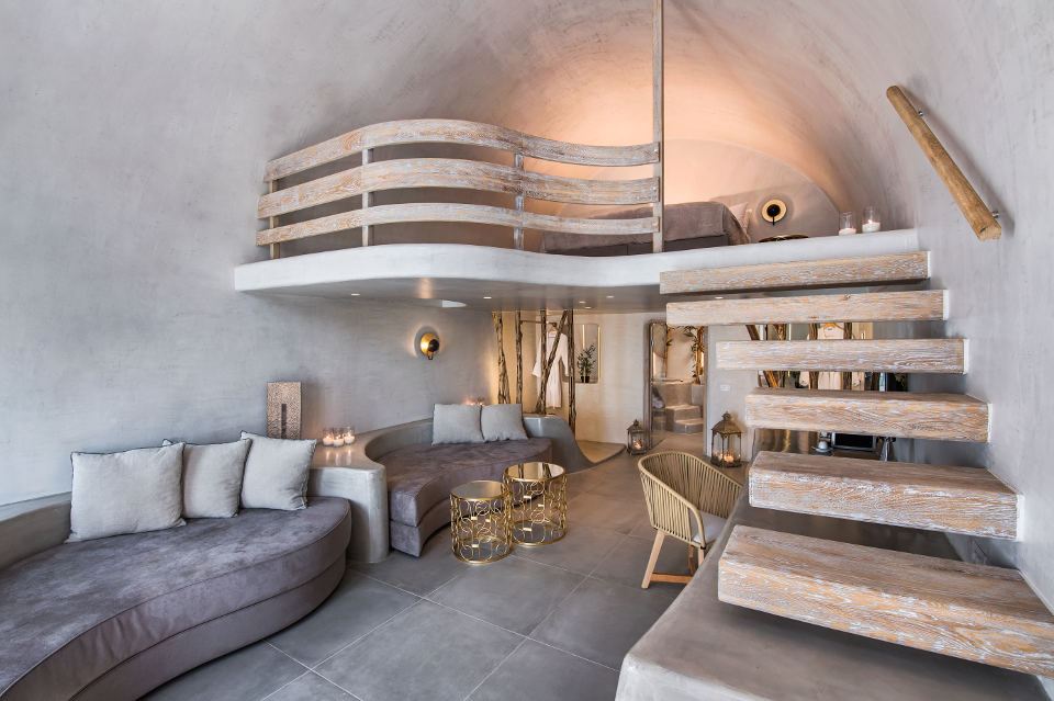 Grand Cave Suite with Indoor and Outdoor Jacuzzi